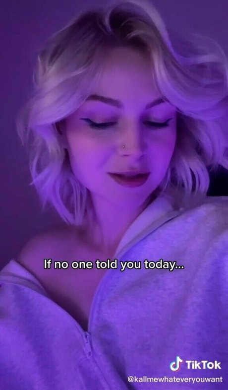 KallMeKris pornstar pretty galleries