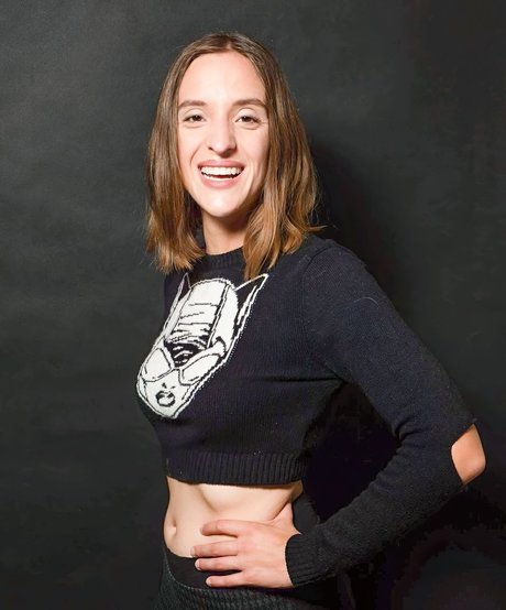 cute babe onlyfans top picture