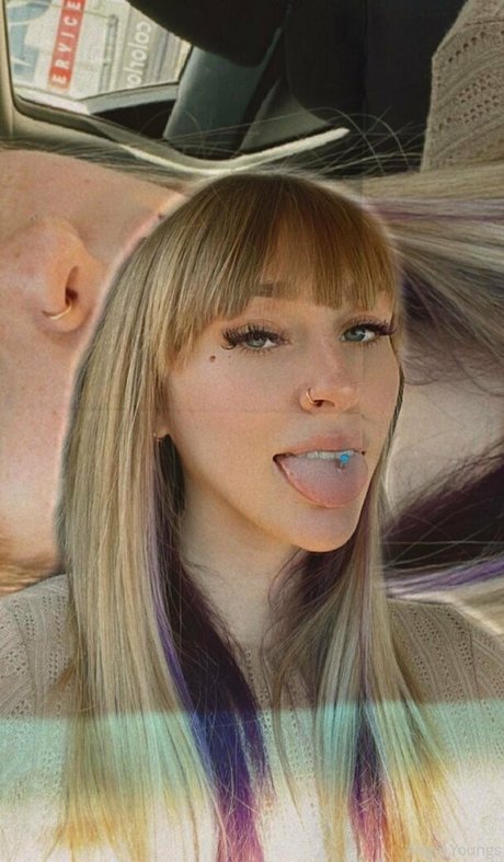 Angelyoungsxxx nude star photo