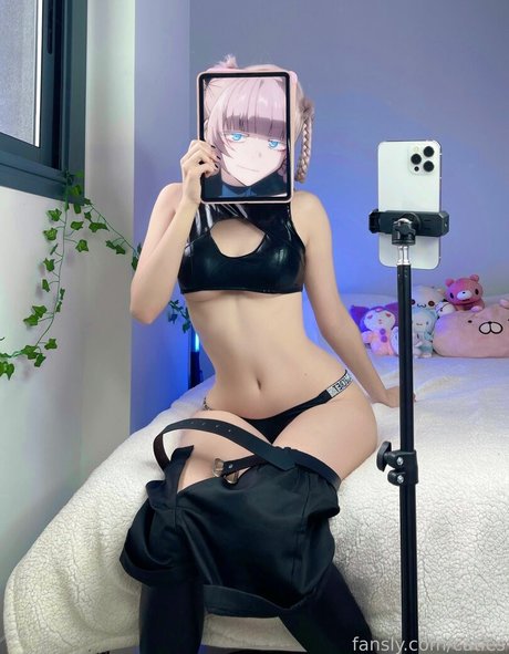 Caties pretty model pic