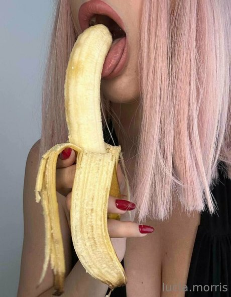 lucia morris model top pic