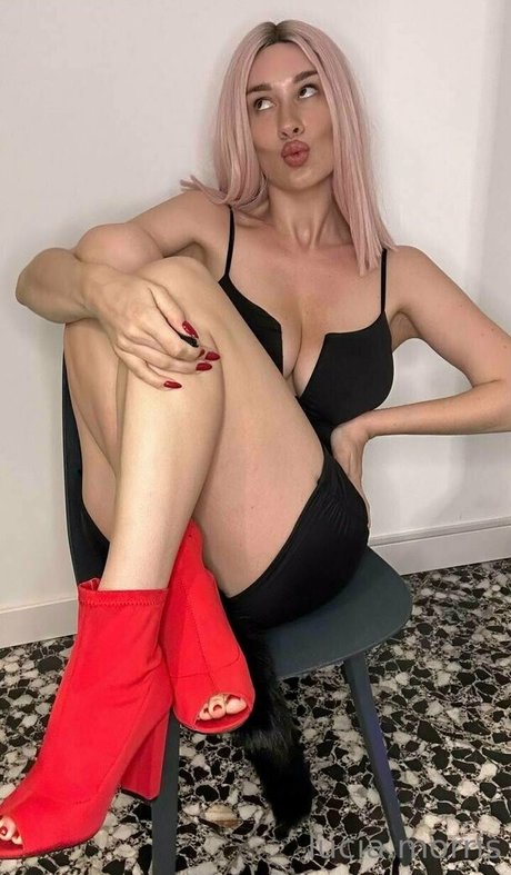 lucia morris star beautiful img