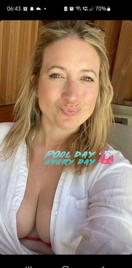 Sarah Cruddas hd star photo