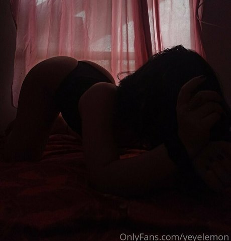 yeyelemon model erotic pic