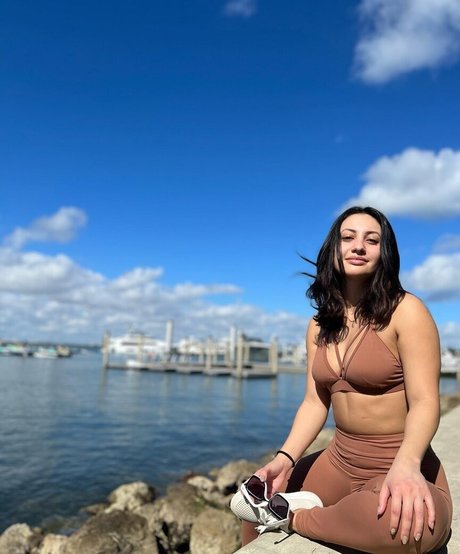 Francia Raisa hot pornstar gallery