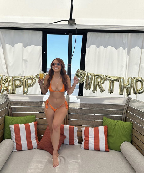 Francia Raisa model image