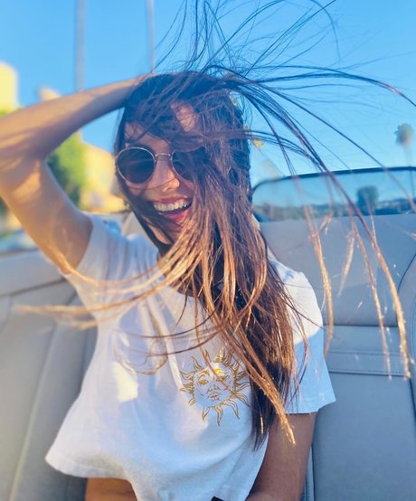 lesbian fingering onlyfans naked gallery