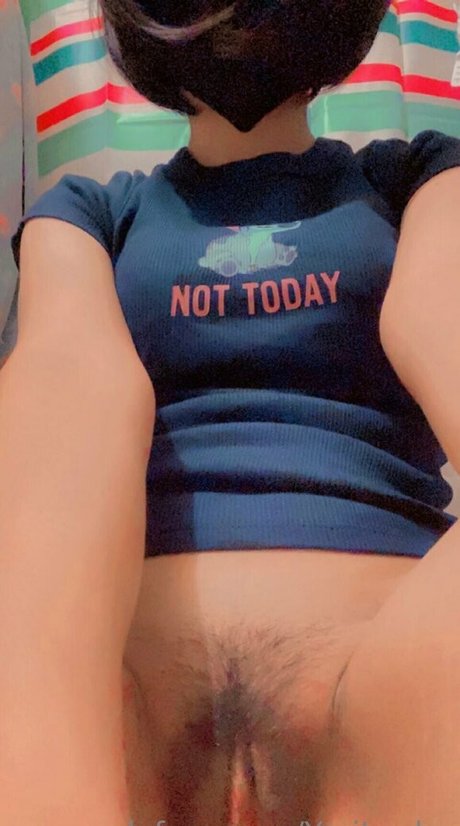 yurileahn naked actress photo