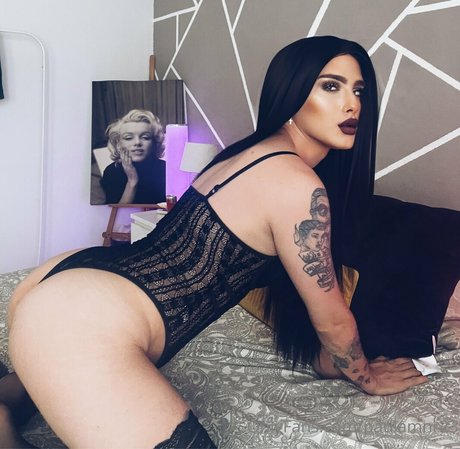 paulamnr23 model art image