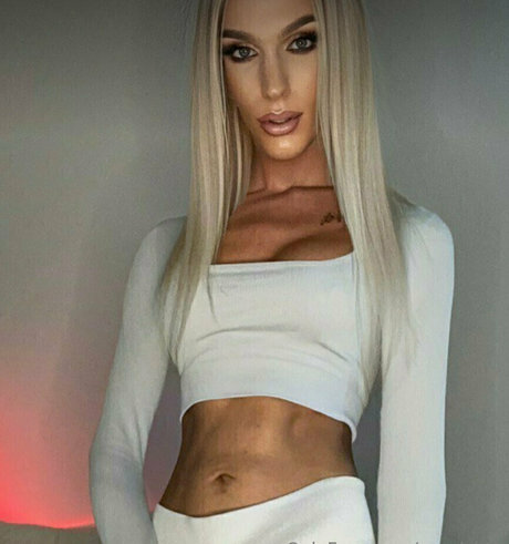 aparisi ts top model photo