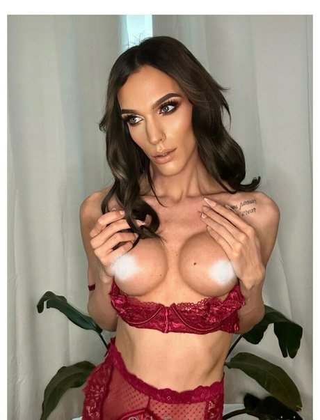 aparisi ts pornographic actress img