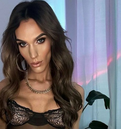 aparisi ts adult actress pics