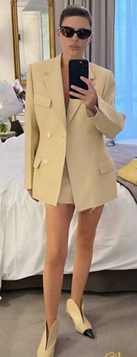 Lisa Rinna pornstar beautiful pics