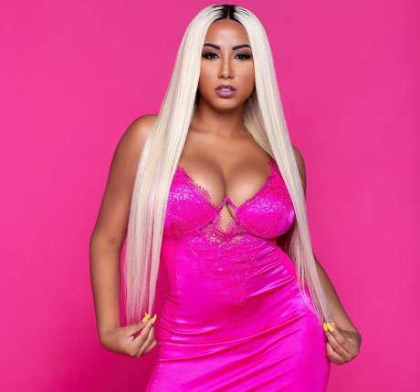 skinny shemale onlyfans naked image