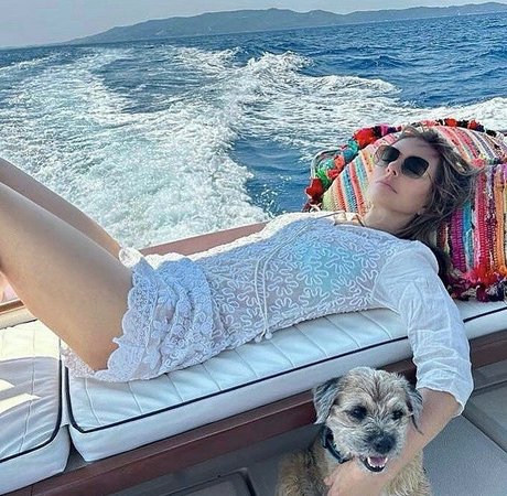 Elizabeth Hurley erotic model images