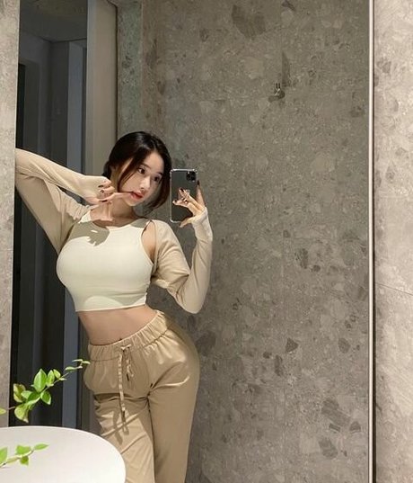 machi0910 adult model pics