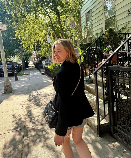 female popular onlyfans free nude pictures