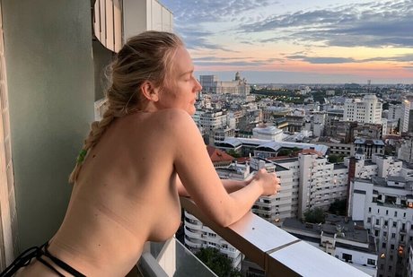 luizaconlaz art model archive