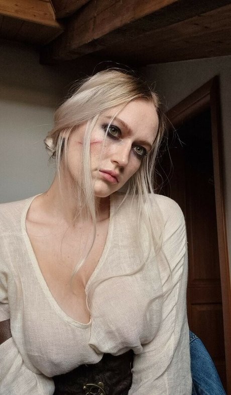 luizaconlaz nude model pic