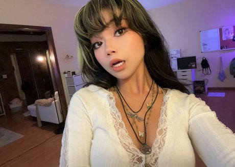 blonde shemale onlyfans top img