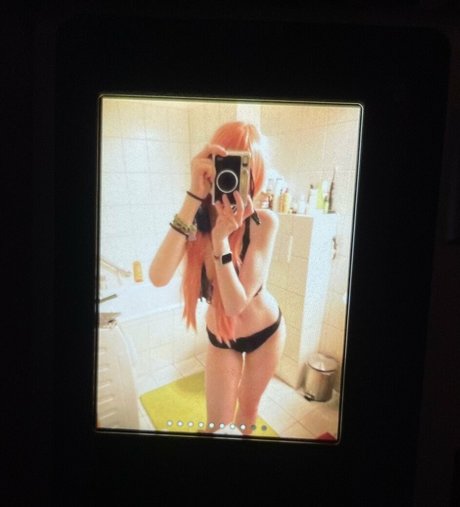 Spicywolfy_ naked star pic