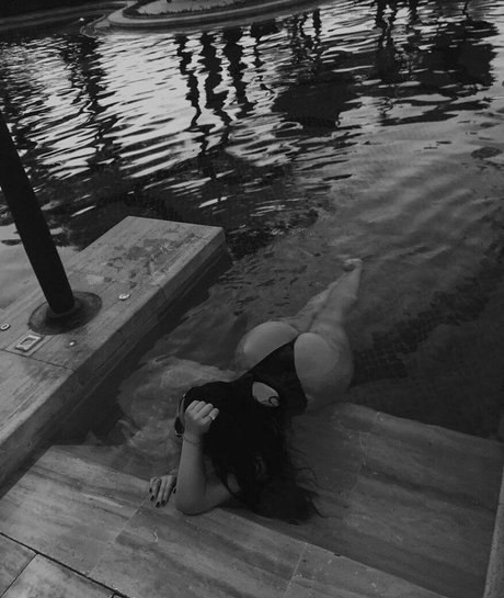 sxmonne model nude photo