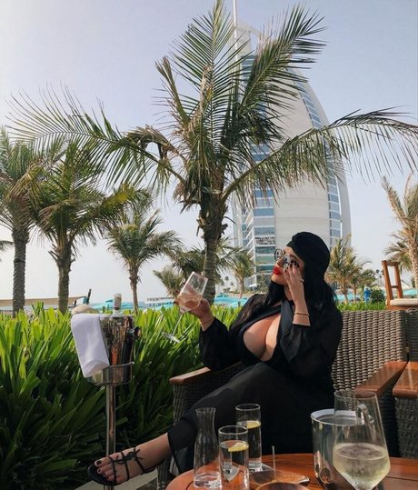 sxmonne naked star img