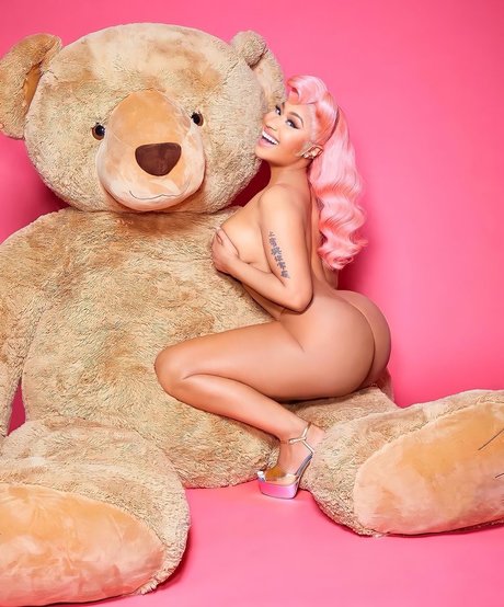 Nicki Minaj naked pornstar img