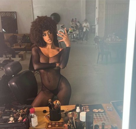 Briana Smith erotic model gallery