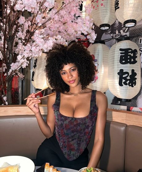 Briana Smith model nice images