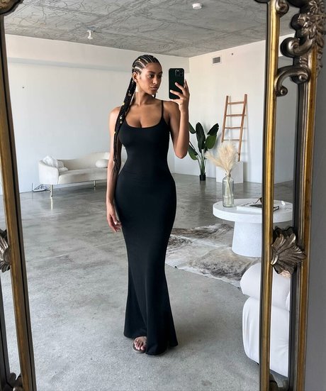 Briana Smith hot actress images