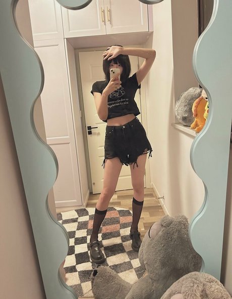 fingering pussy onlyfans porn picture