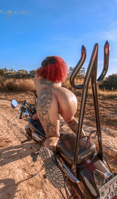 Varias Em Um naked pornstar photo