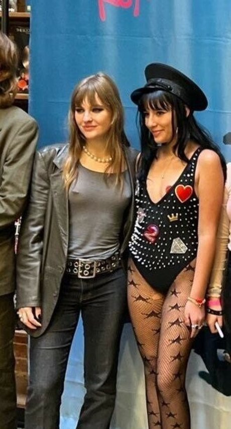 Victoria De Angelis star erotic images