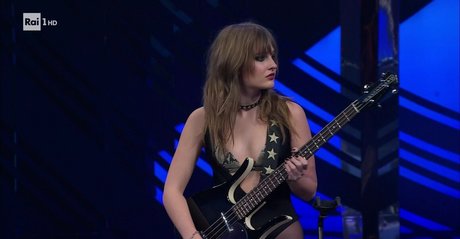 Victoria De Angelis star sex picture