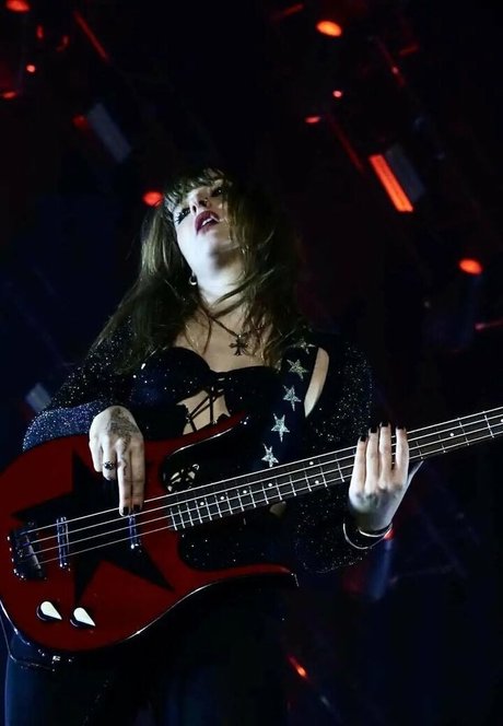 Victoria De Angelis art actress photos