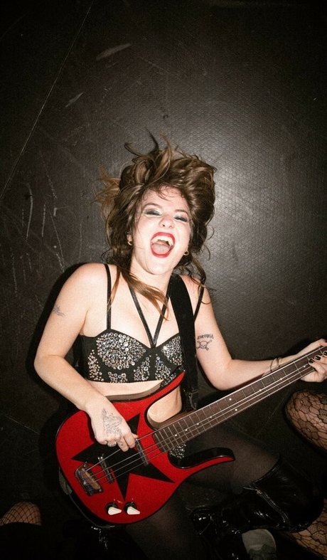 Victoria De Angelis star xxx photos