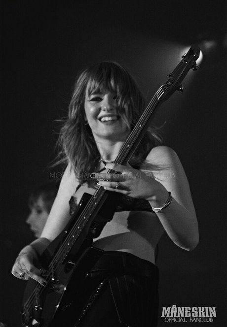 Victoria De Angelis Images