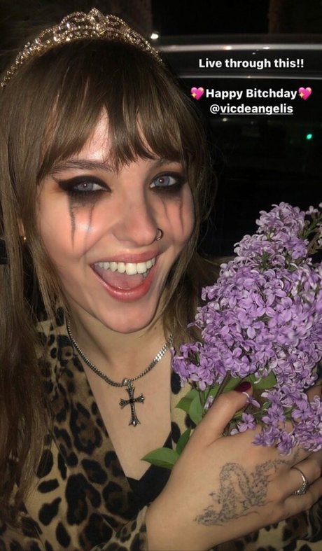 Victoria De Angelis model nice photo