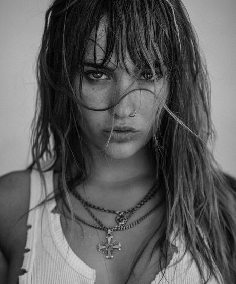 Victoria De Angelis pornstar perfect pictures