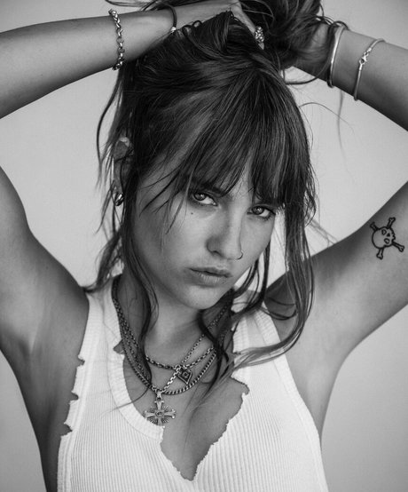 Victoria De Angelis xxx model pic