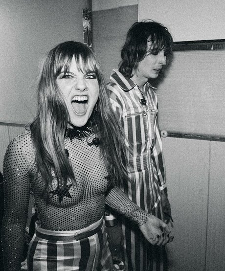 Victoria De Angelis star free pic