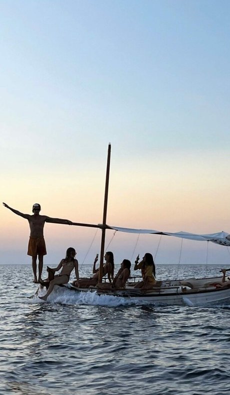 Victoria De Angelis adult model galleries