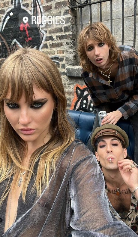 Victoria De Angelis naked star images