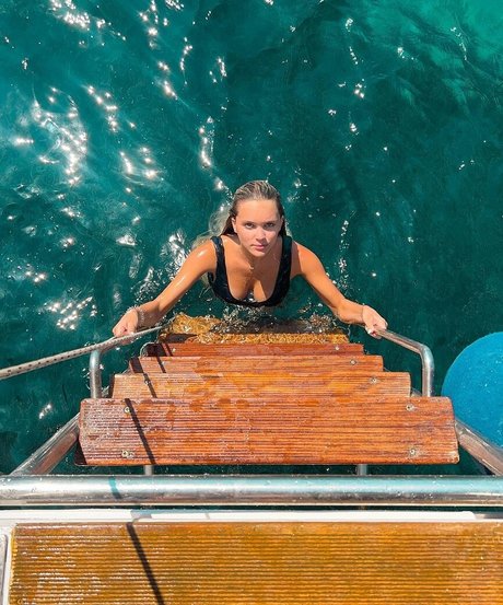 skinny asian onlyfans hot porn picture