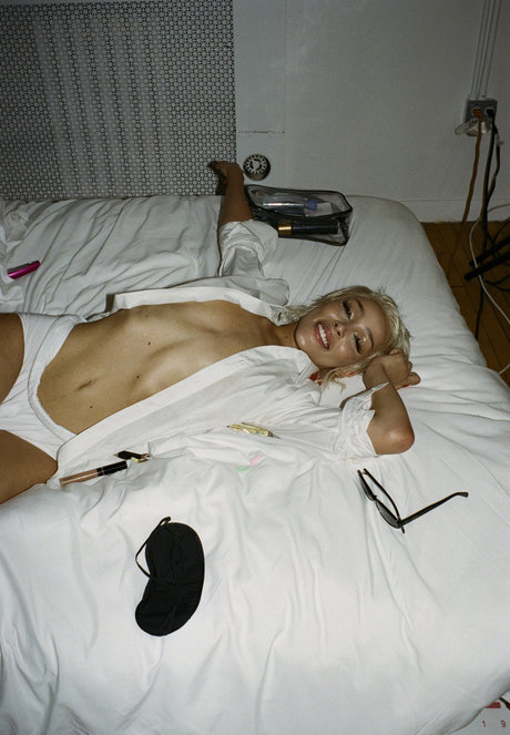 ass spread onlyfans nude image