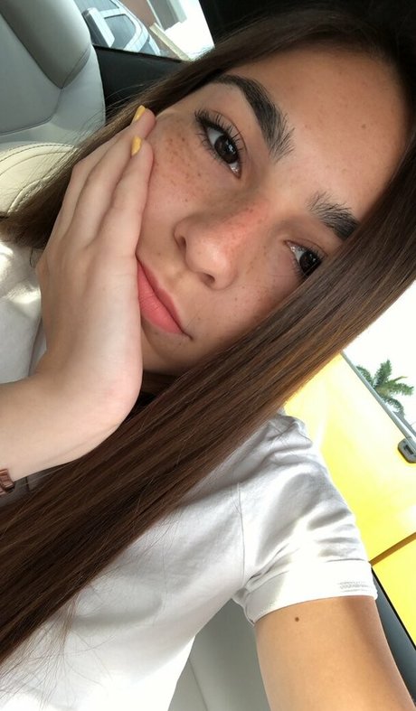 Yazmin Cantu star sexy pic