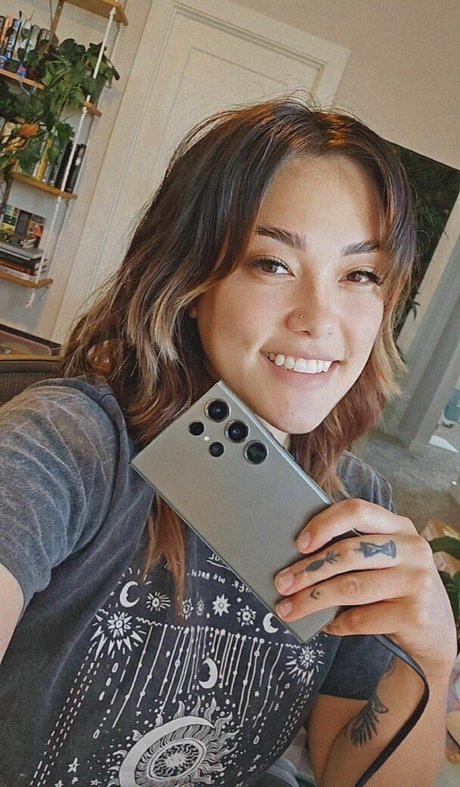 tiny asian onlyfans nude picture