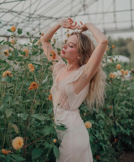 queen astraea model hot archive