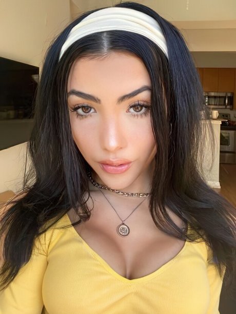 Andrea Botez Ai Porn model pic